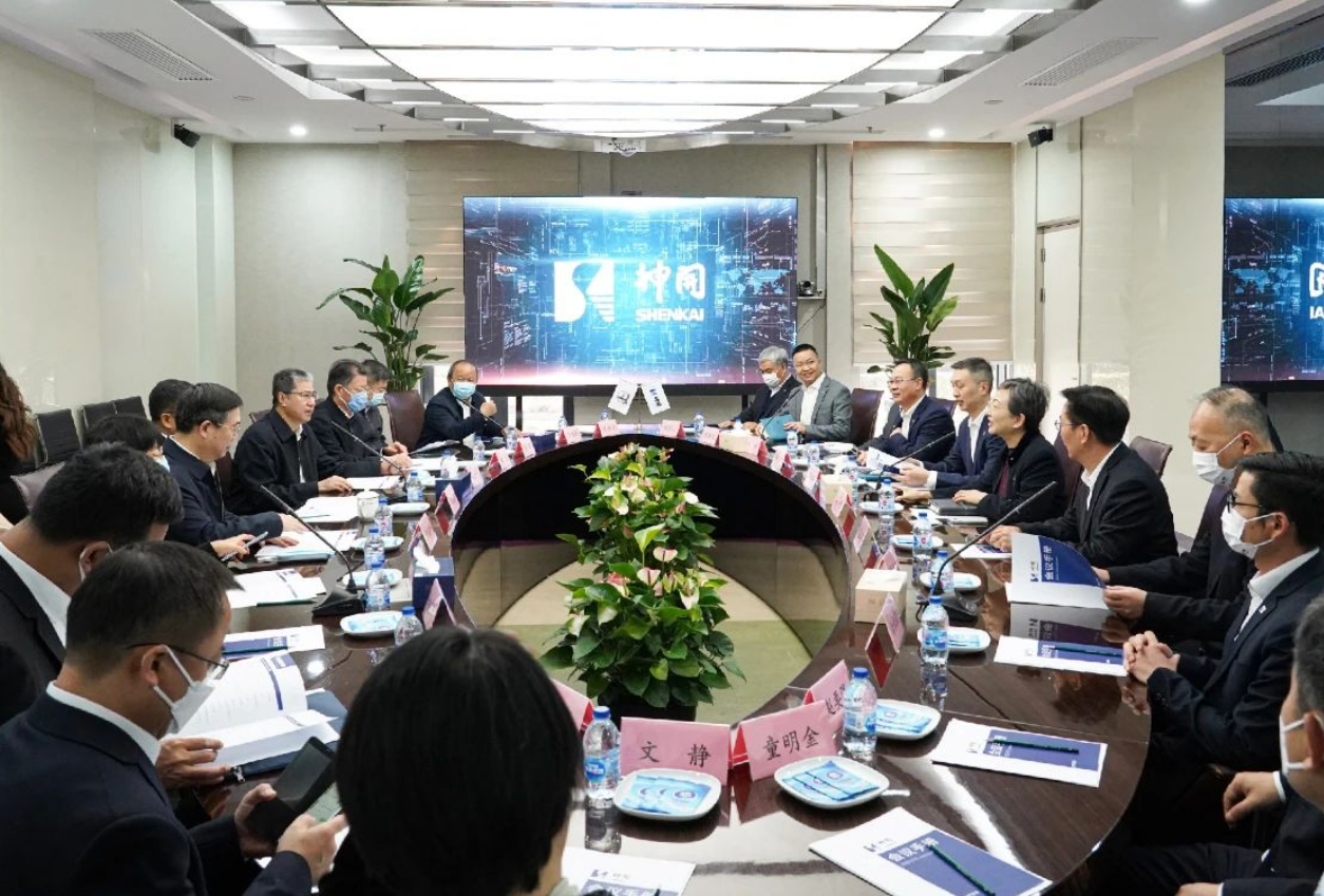 中石化高級(jí)副總裁劉宏斌一行益臨神開參觀考察(圖2)